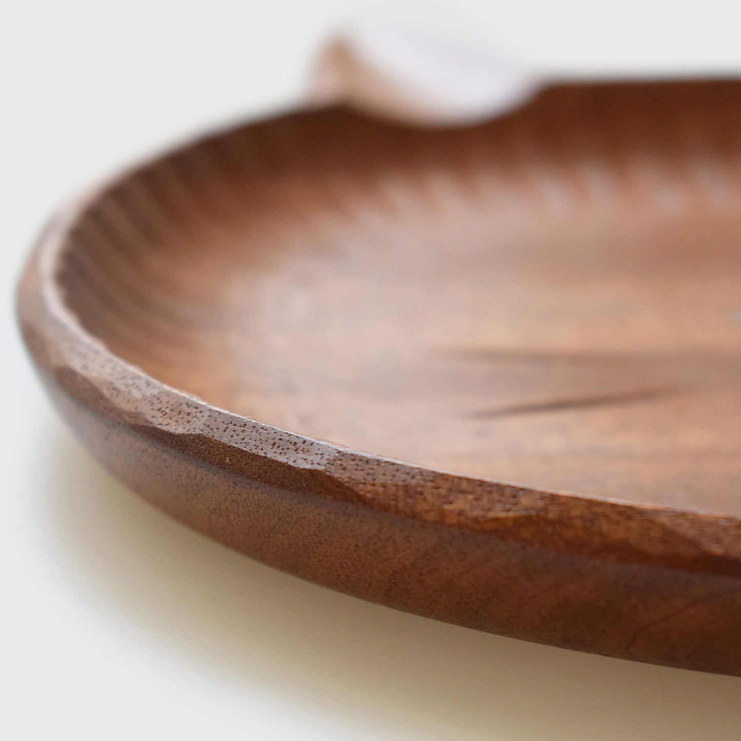 Hand-Carved Small-Eyes Cat Wooden Plate – Home Decor