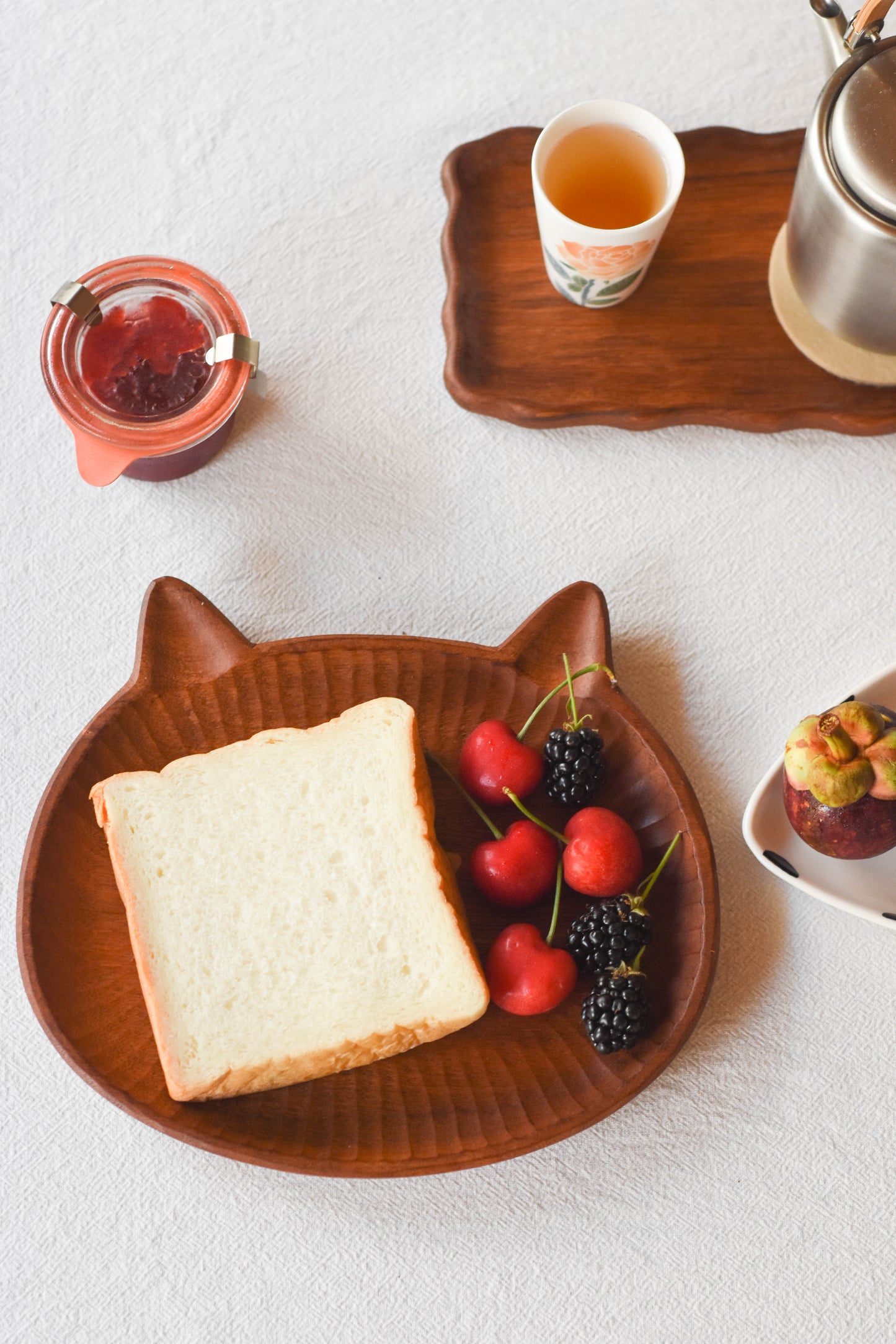 Hand-Carved Small-Eyes Cat Wooden Plate – Home Decor